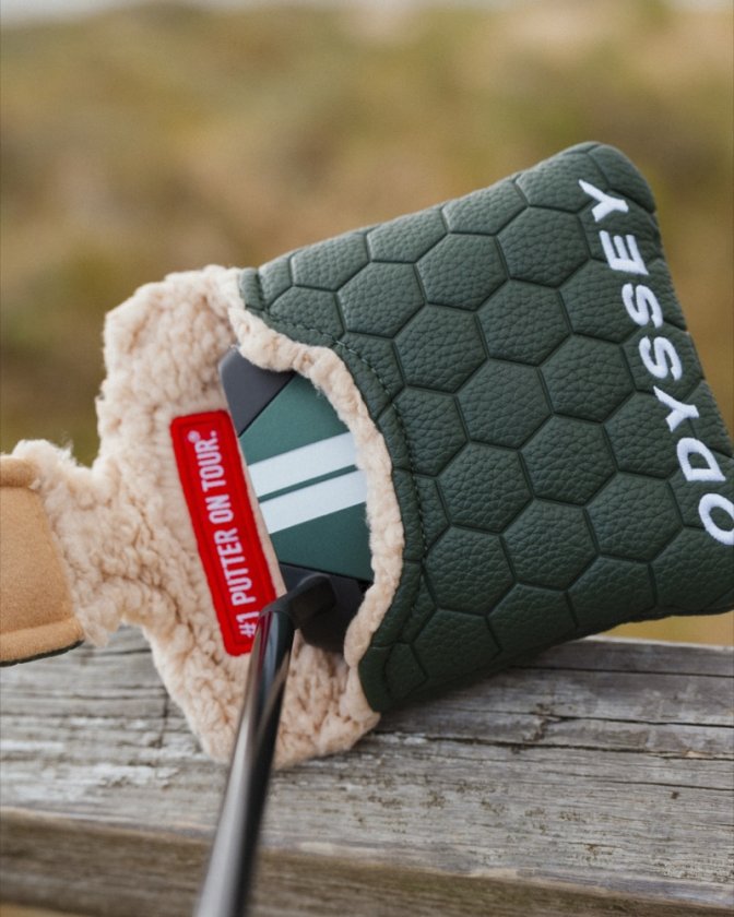 Odyssey TRTL headcover i grønt med sekskantmønster og teddyfor